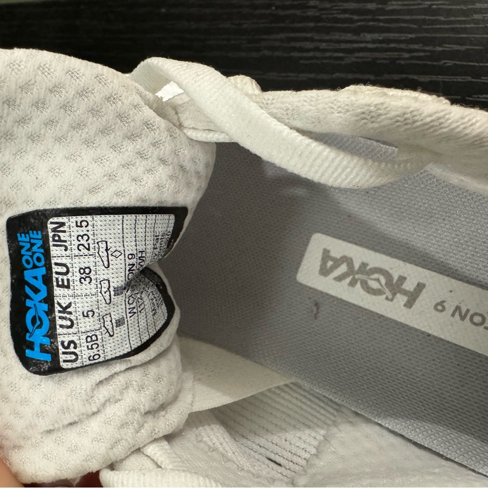 Like New Hoka Clifton 9 White Sneakers